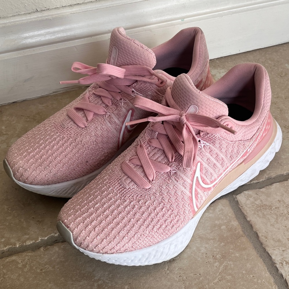 Nike Women's React Infinity Flyknit Sneakers - Picture 6 of 7